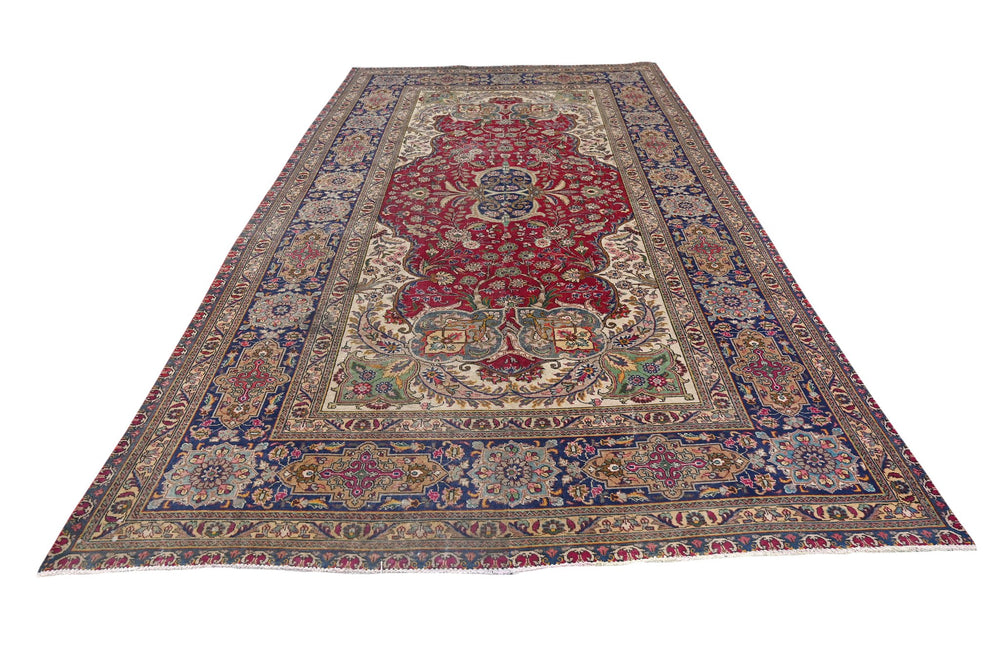 red Oversized rug 6' 11" x 12' 10"
