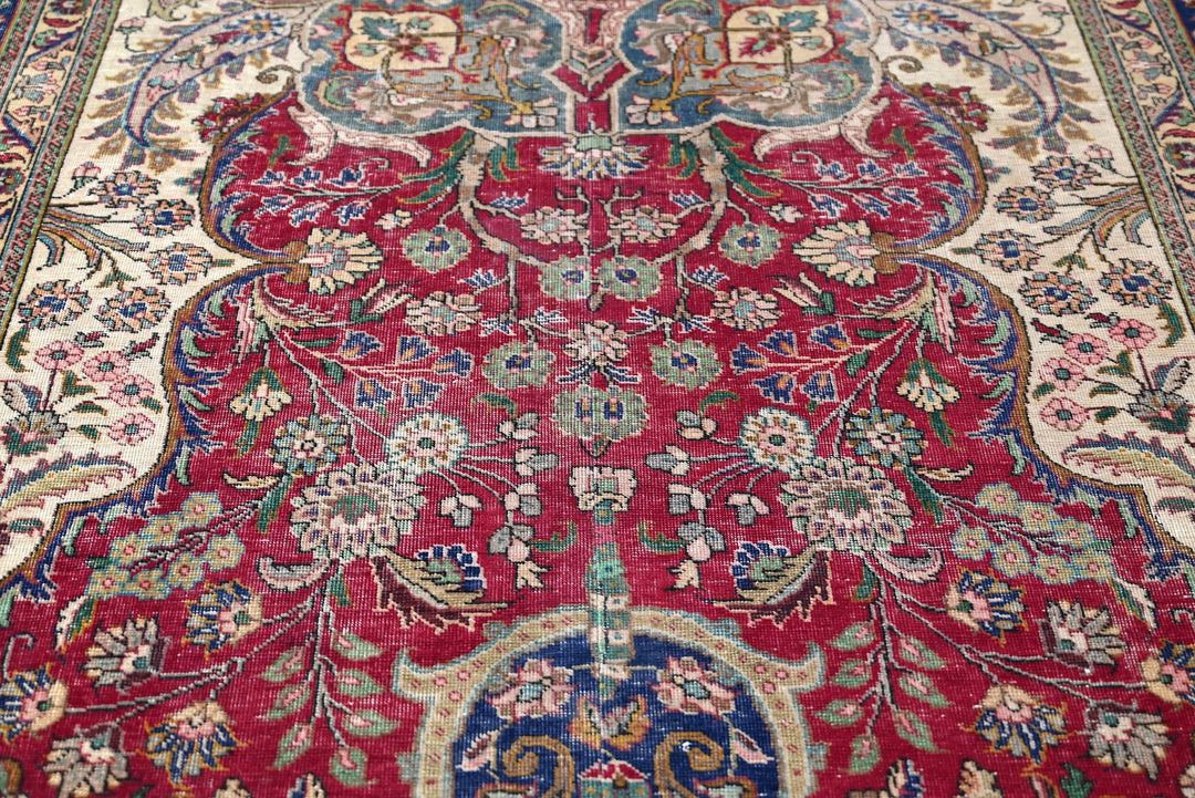 red Oversized rug 6' 11" x 12' 10"