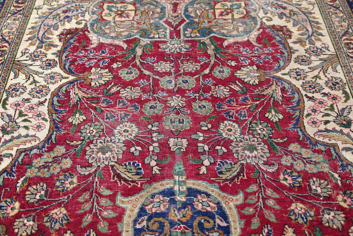 red Oversized rug 6' 11" x 12' 10"