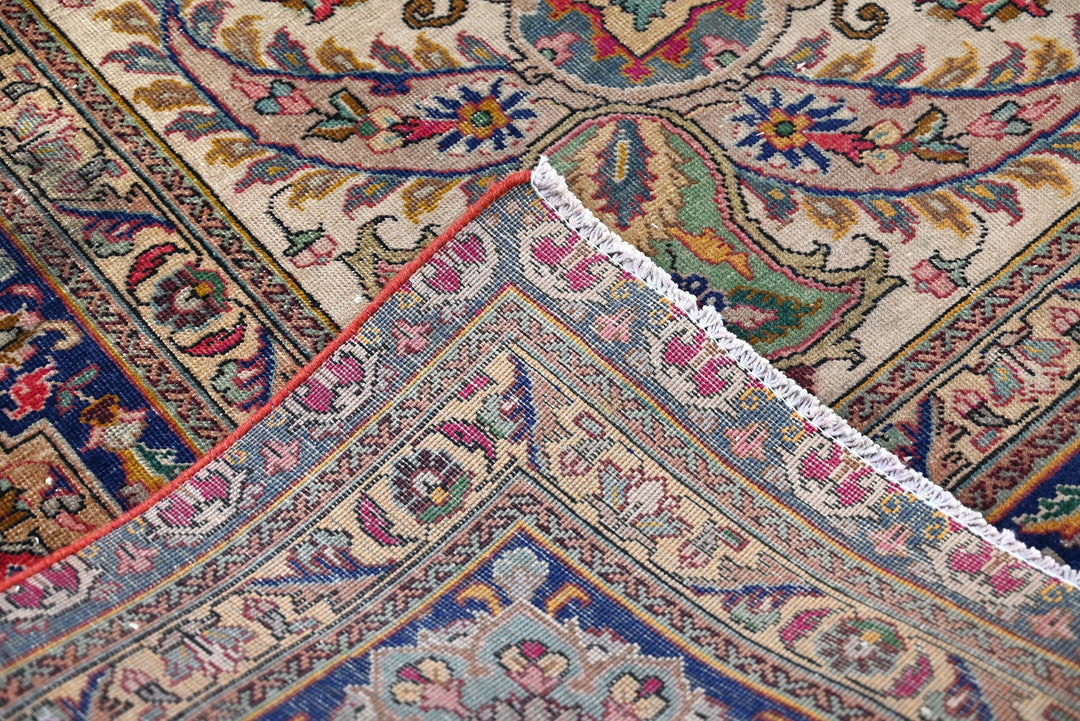 red Oversized rug 6' 11" x 12' 10"