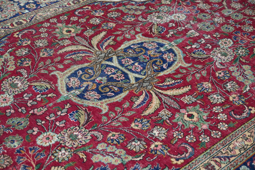 red Oversized rug 6' 11" x 12' 10"