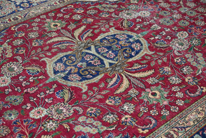 red Oversized rug 6' 11" x 12' 10"