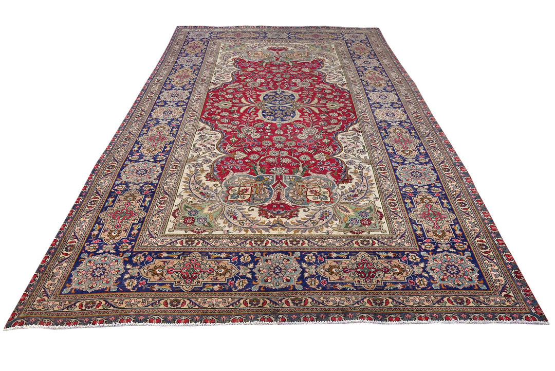red Oversized rug 6' 11" x 12' 10"