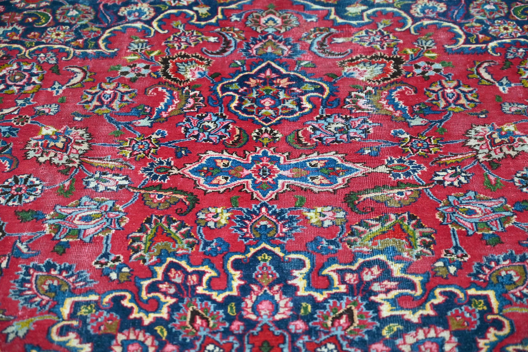 red Oversized rug 9' 5" x 12' 5"