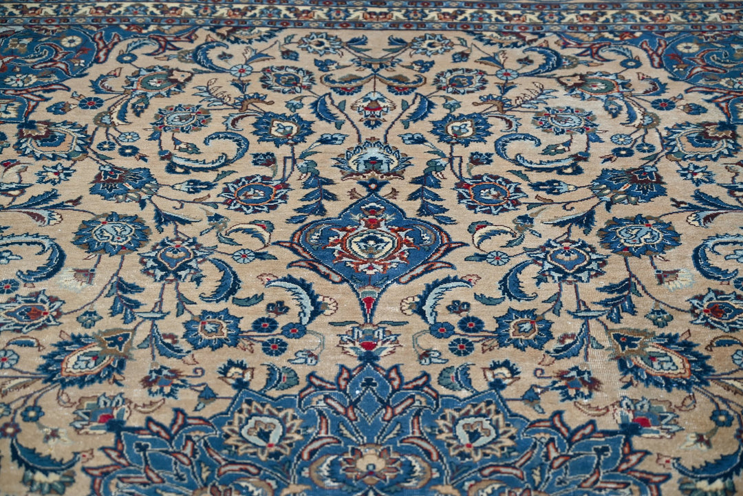 brown Large rug 8' 4" x 11' 2"