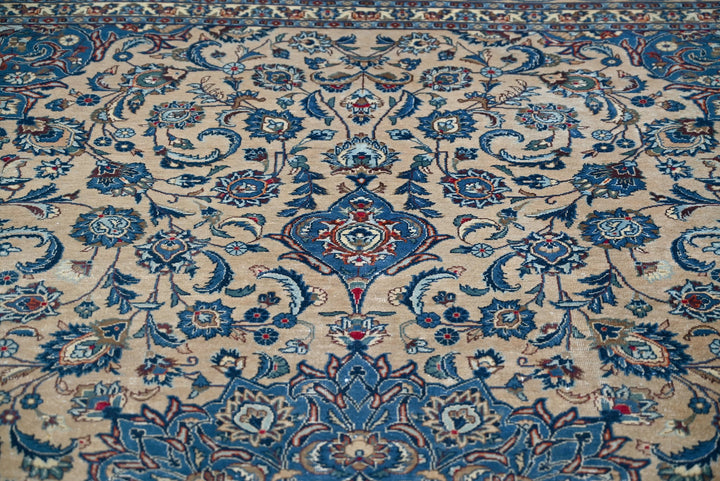 brown Large rug 8' 4" x 11' 2"