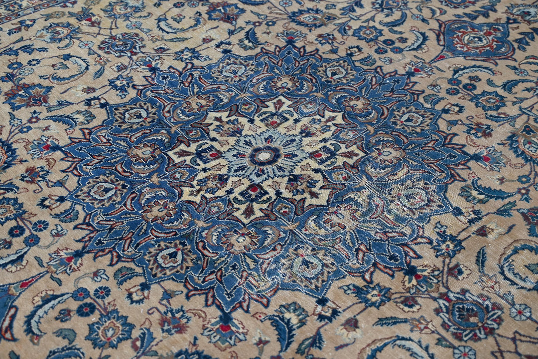 brown Large rug 8' 4" x 11' 2"