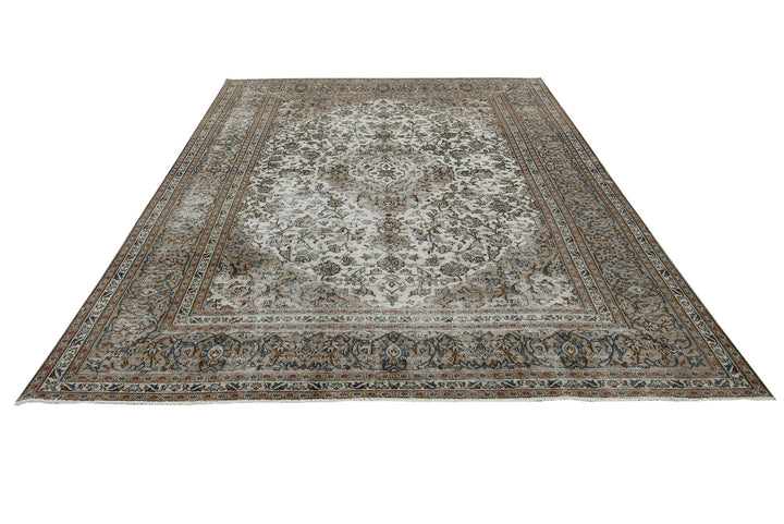 white Large rug 7' 10" x 10' 7"