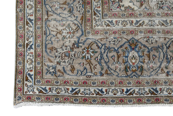 white Large rug 7' 10" x 10' 7"