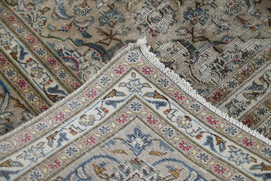 white Large rug 7' 10" x 10' 7"