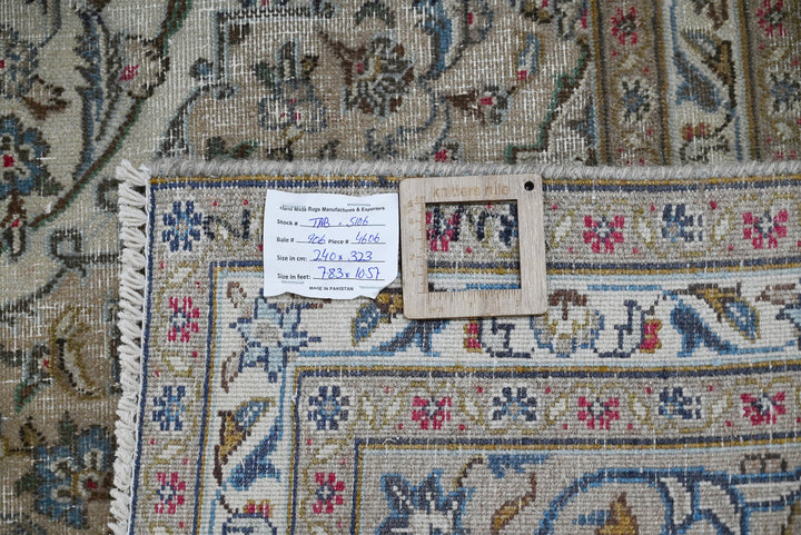 white Large rug 7' 10" x 10' 7"