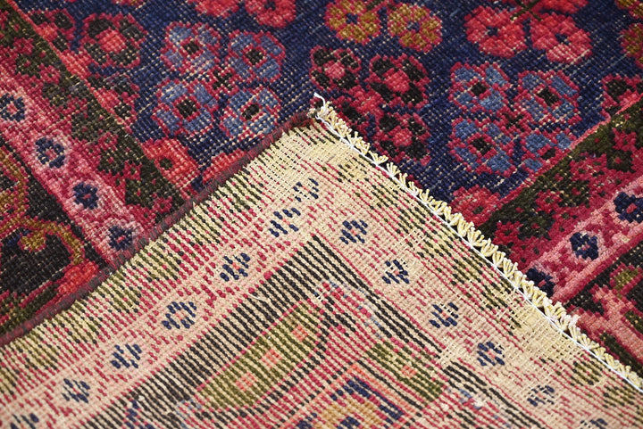 red Large rug 7' 7" x 10' 9"