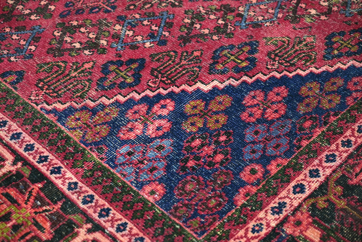 red Large rug 7' 7" x 10' 9"