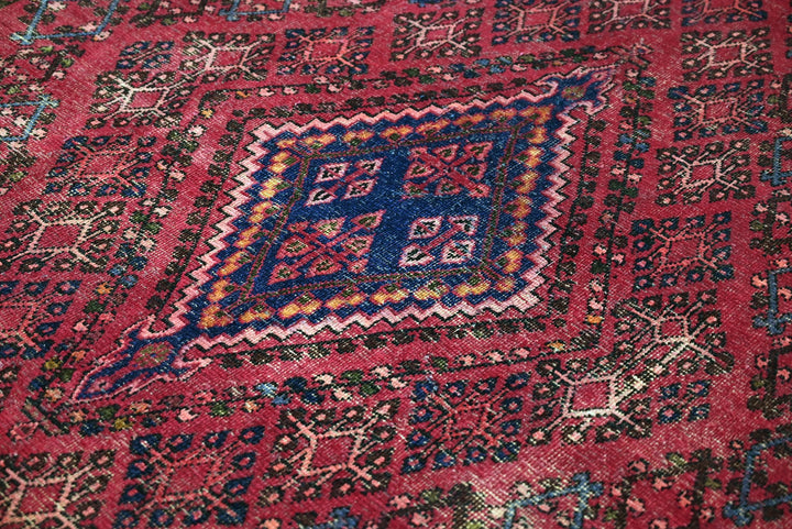 red Large rug 7' 7" x 10' 9"