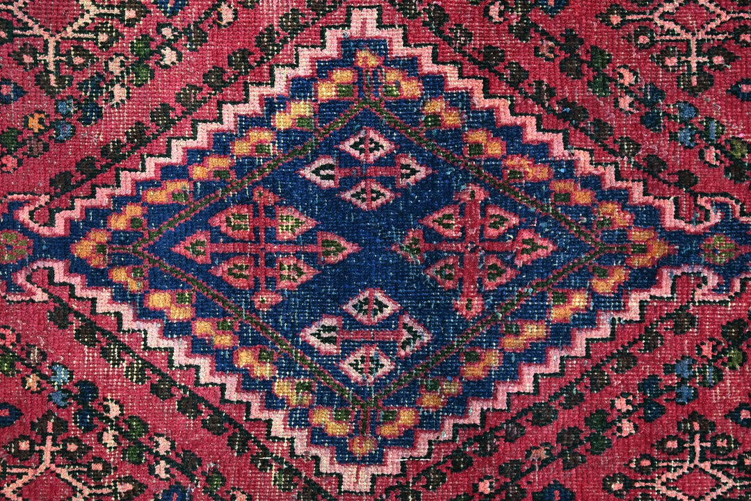 red Large rug 7' 7" x 10' 9"