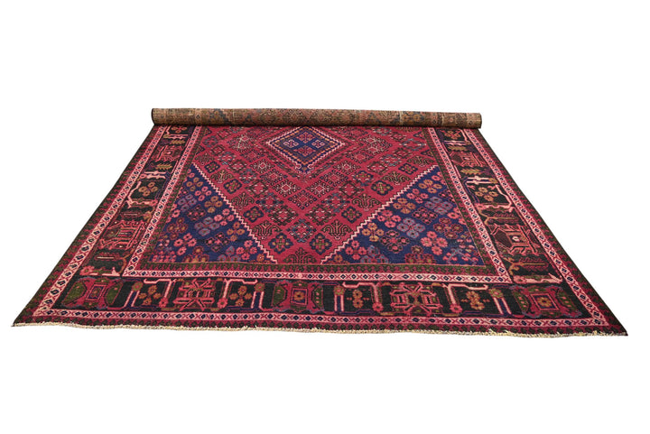 red Large rug 7' 7" x 10' 9"