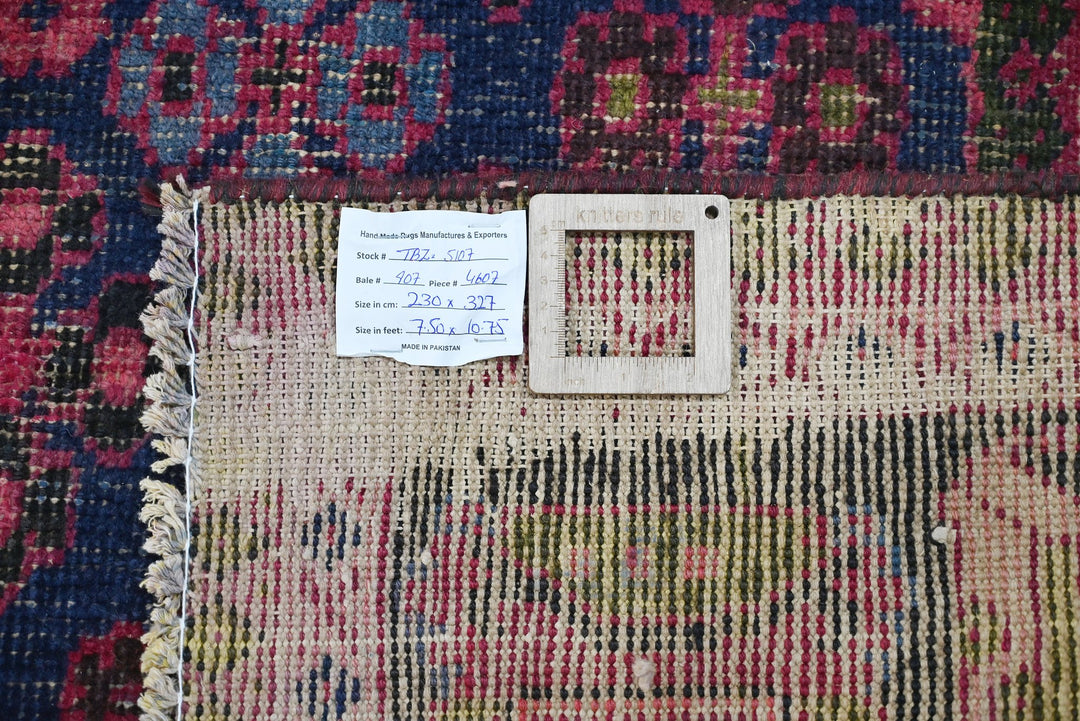 red Large rug 7' 7" x 10' 9"