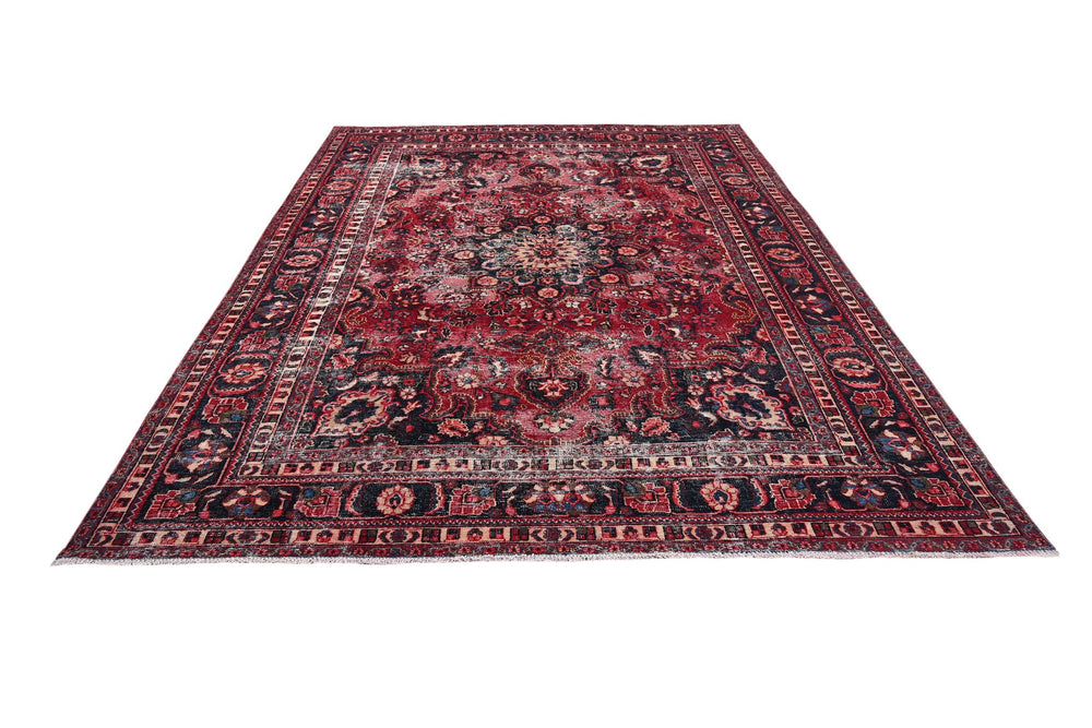 red Large rug 7' 11" x 10' 5"