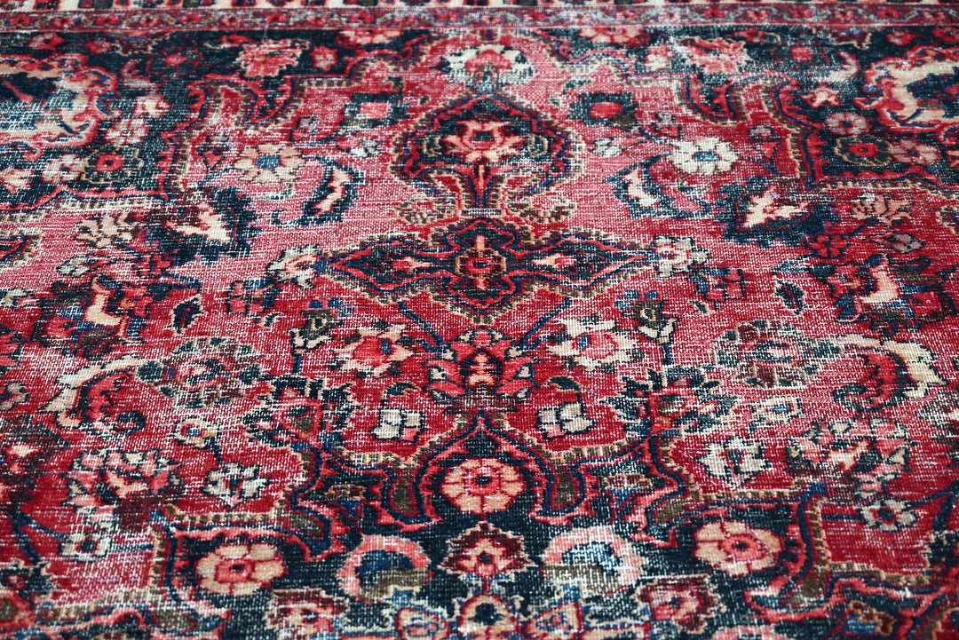 red Large rug 7' 11" x 10' 5"