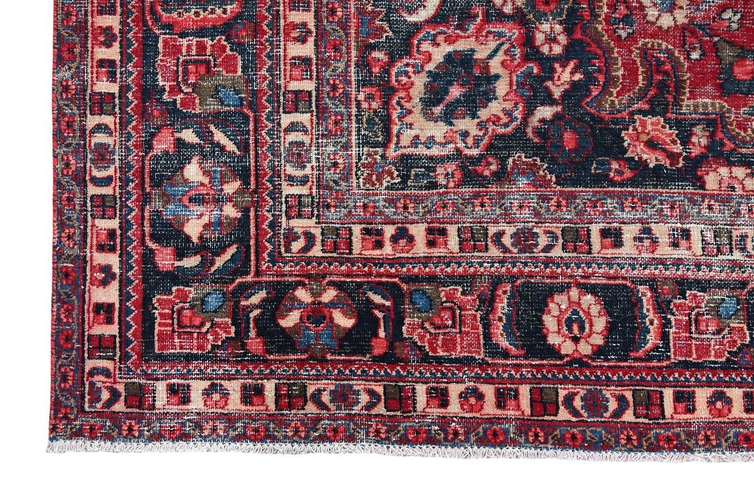 red Large rug 7' 11" x 10' 5"