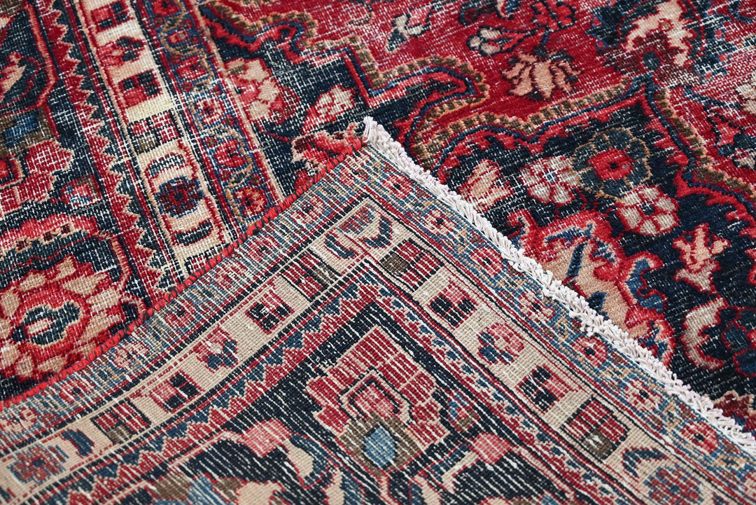 red Large rug 7' 11" x 10' 5"