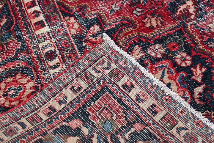 red Large rug 7' 11" x 10' 5"