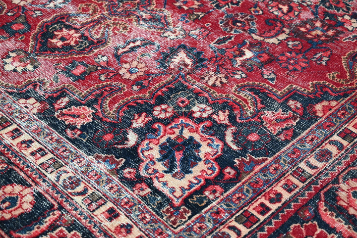 red Large rug 7' 11" x 10' 5"