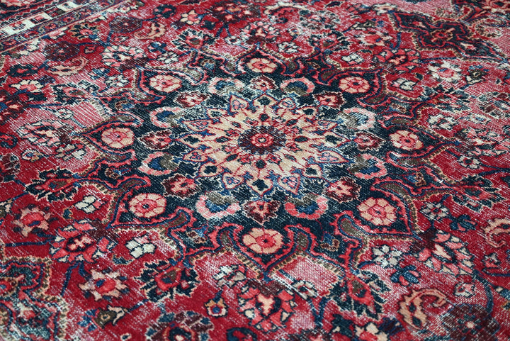red Large rug 7' 11" x 10' 5"