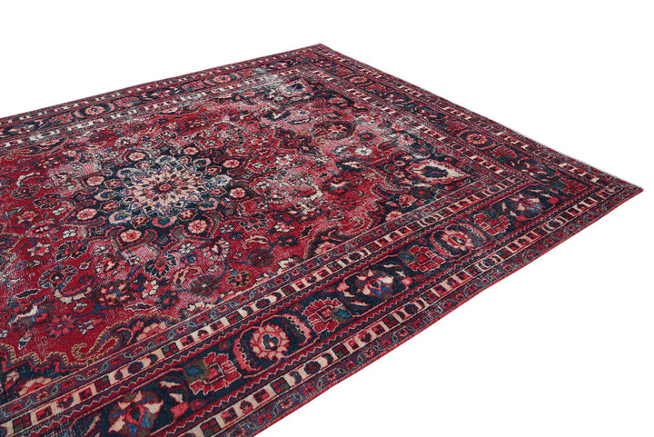 red Large rug 7' 11" x 10' 5"