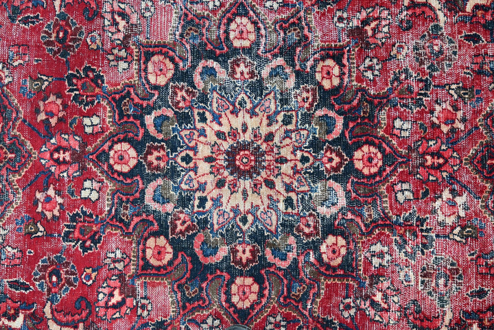 red Large rug 7' 11" x 10' 5"