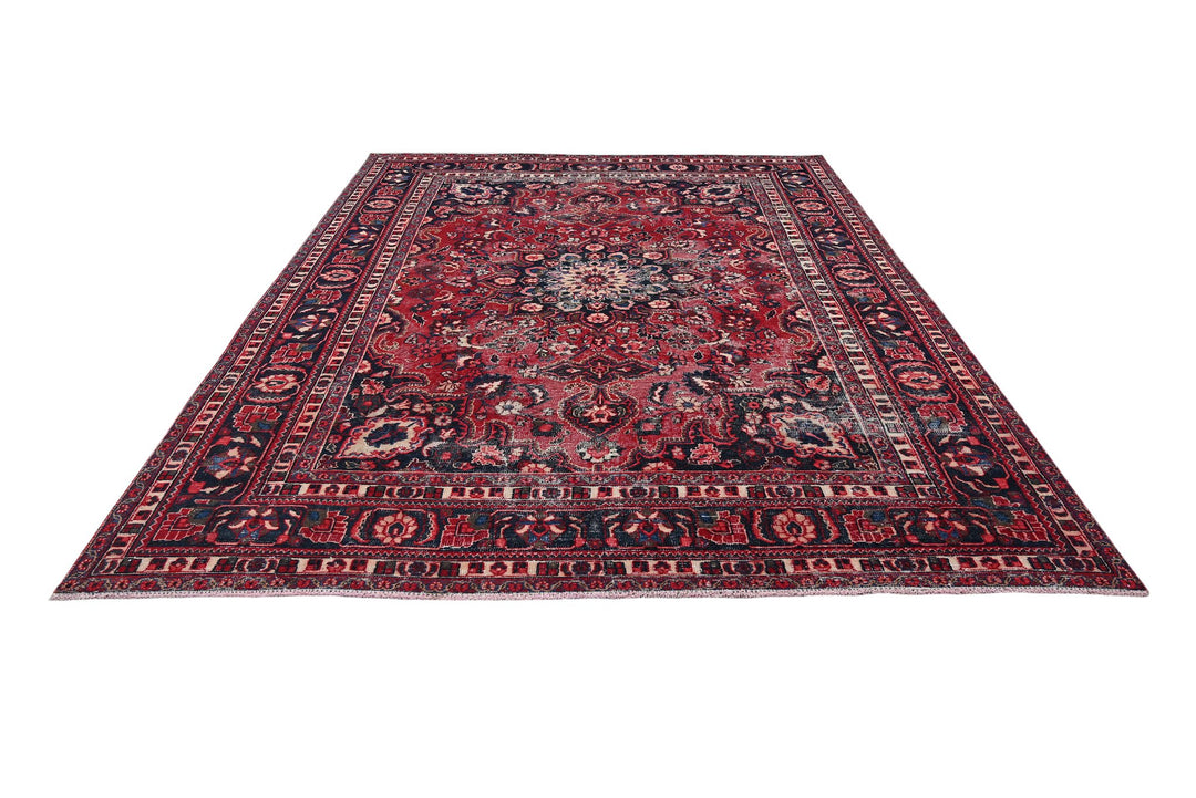 red Large rug 7' 11" x 10' 5"
