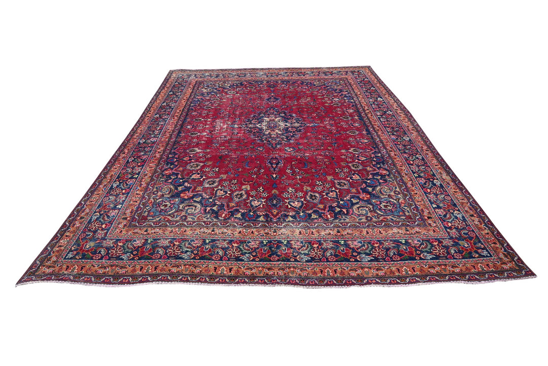 red Large rug 7' 9" x 10' 6"