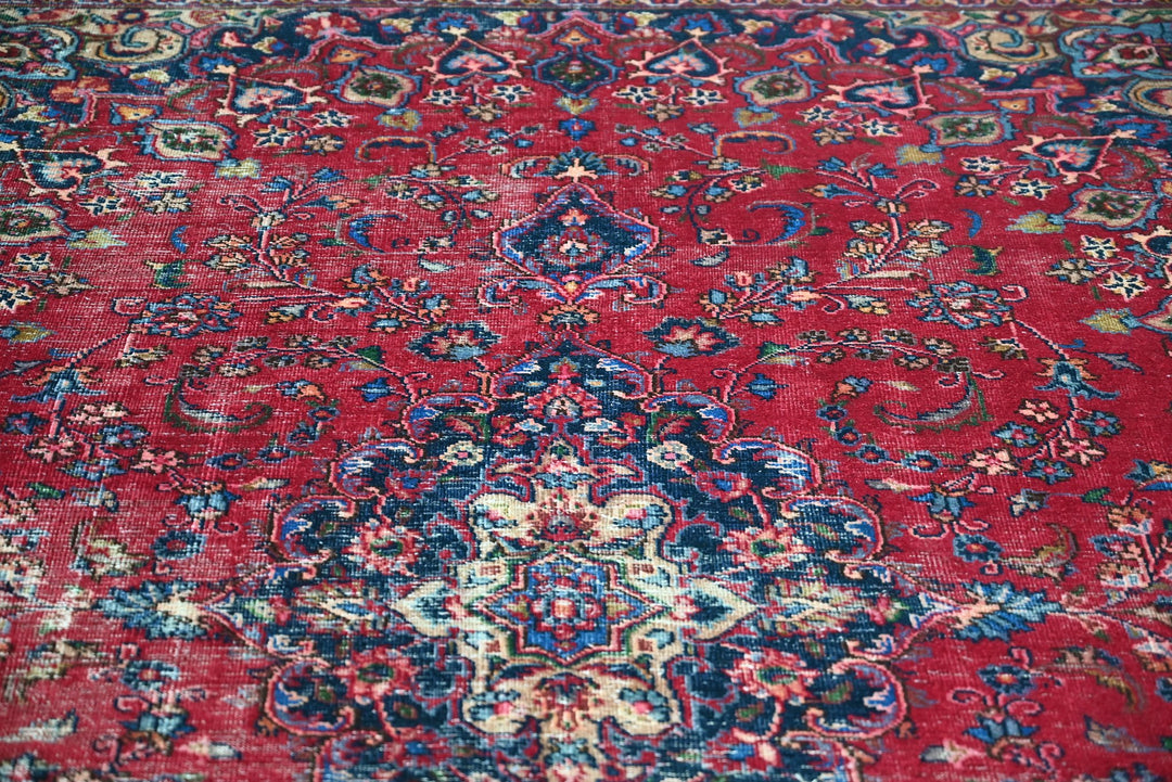 red Large rug 7' 9" x 10' 6"