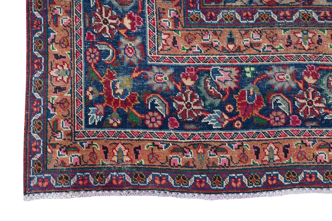 red Large rug 7' 9" x 10' 6"