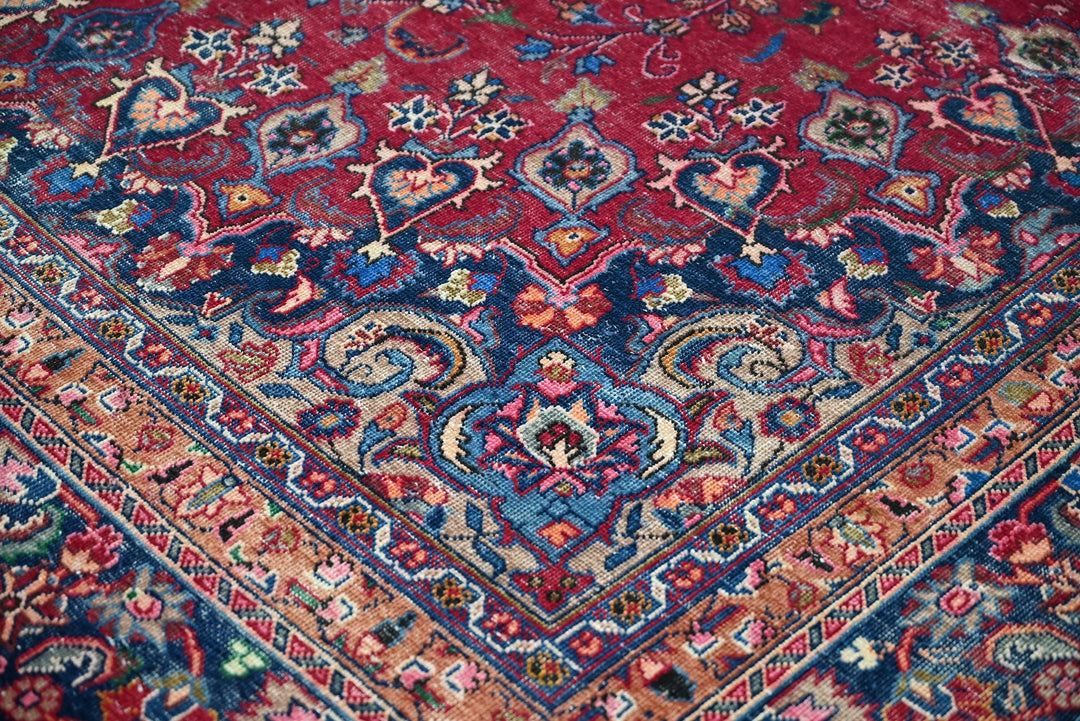 red Large rug 7' 9" x 10' 6"