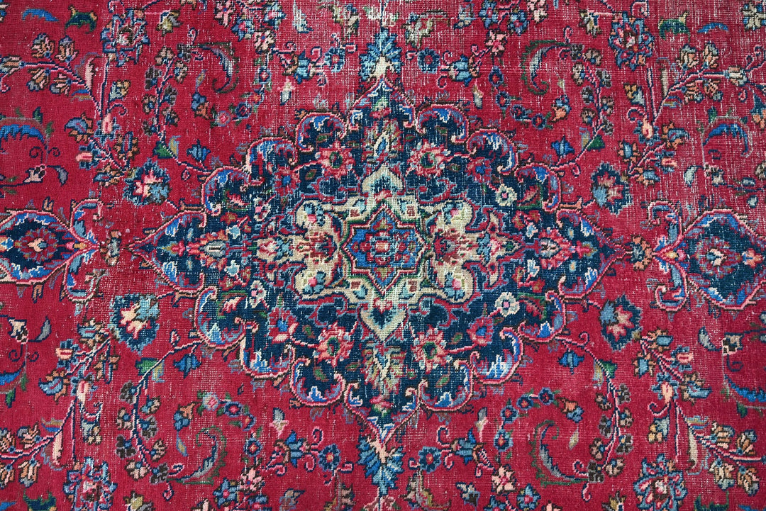 red Large rug 7' 9" x 10' 6"