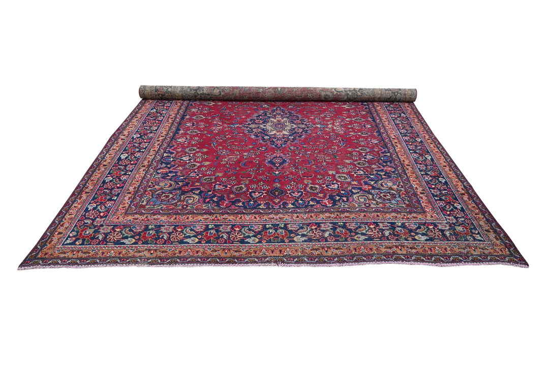 red Large rug 7' 9" x 10' 6"