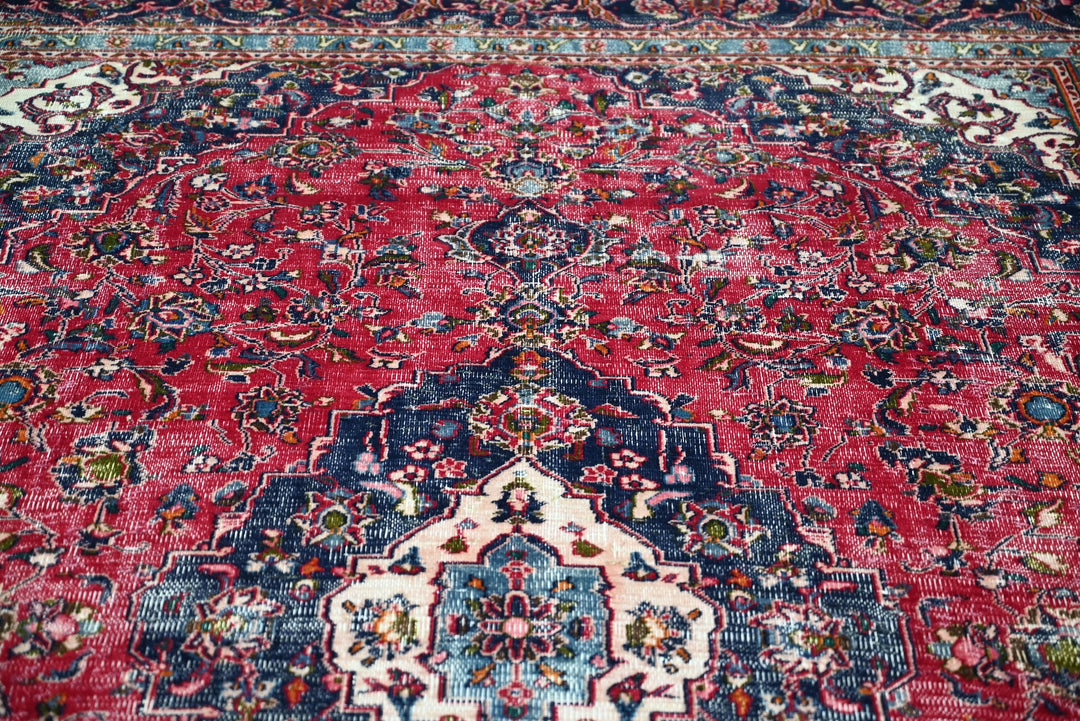 red Large rug 7' 9" x 10' 6"
