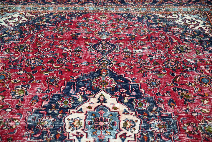 red Large rug 7' 9" x 10' 6"