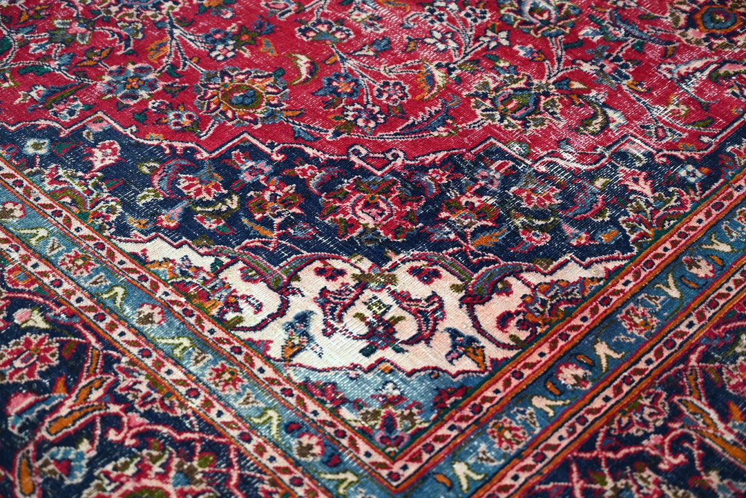 red Large rug 7' 9" x 10' 6"