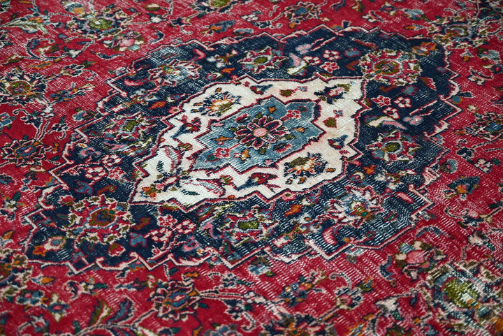 red Large rug 7' 9" x 10' 6"