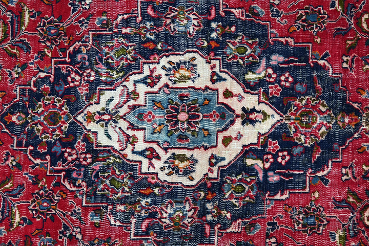 red Large rug 7' 9" x 10' 6"
