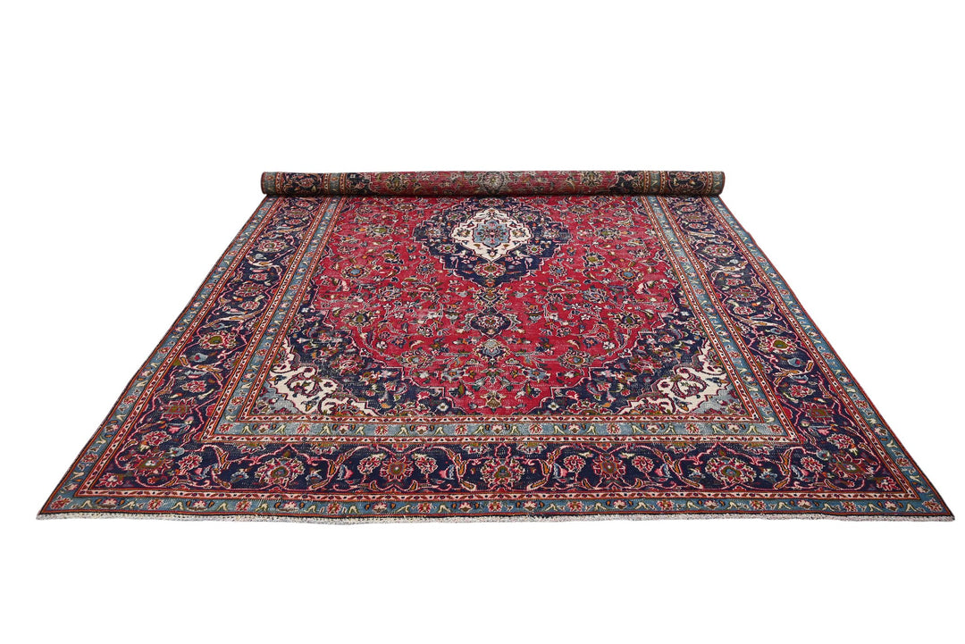 red Large rug 7' 9" x 10' 6"