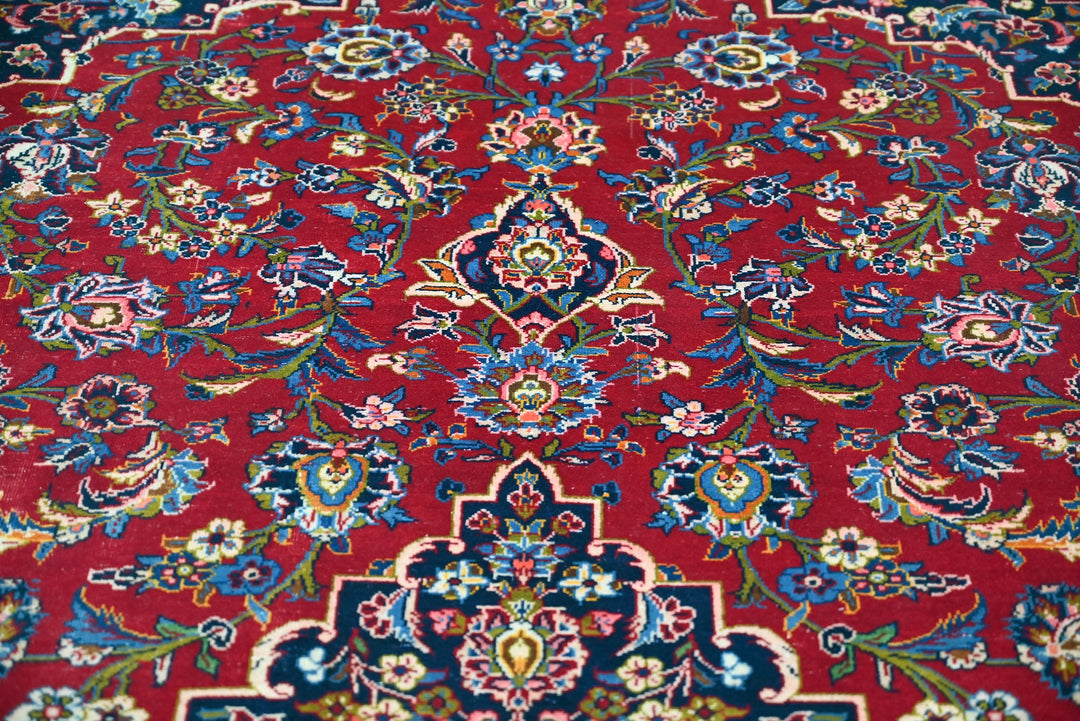 red Large rug 8' 0" x 11' 3"