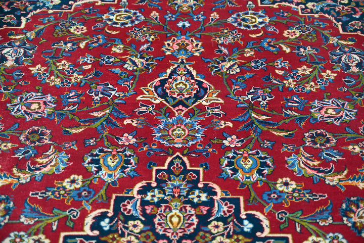 red Large rug 8' 0" x 11' 3"