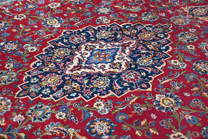 red Large rug 8' 0" x 11' 3"
