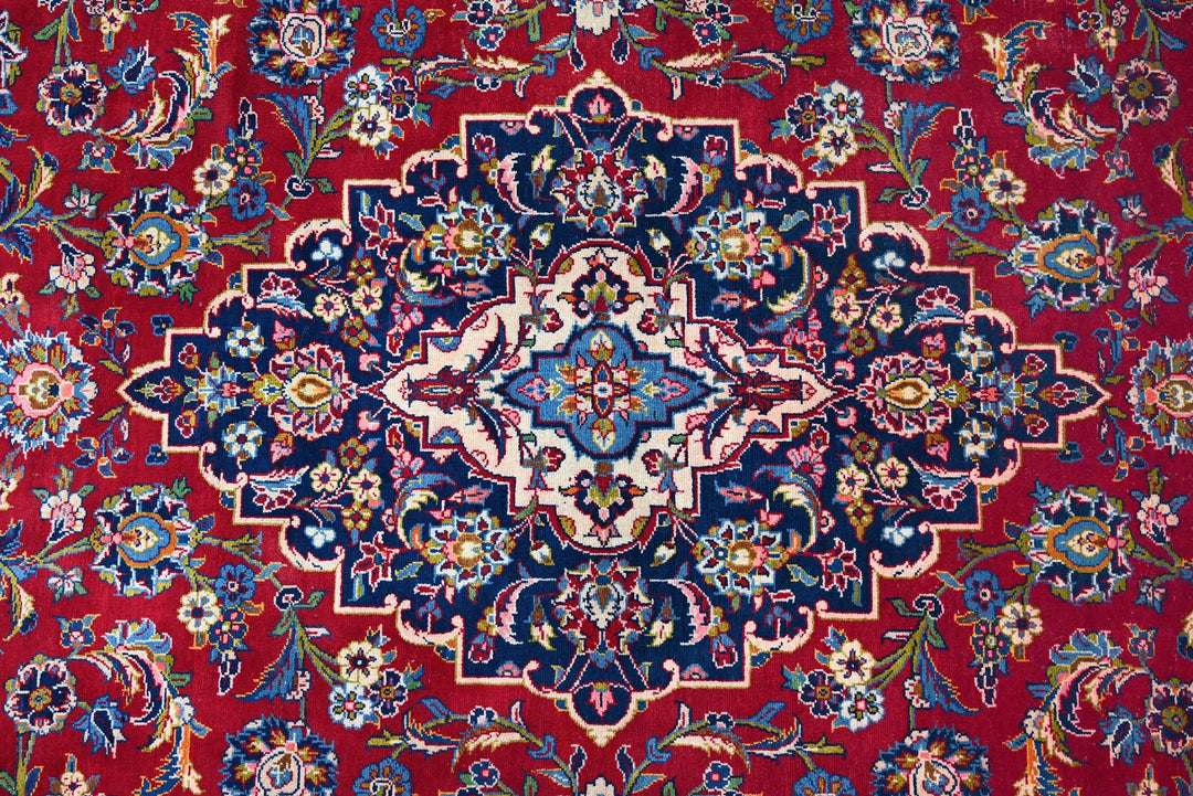 red Large rug 8' 0" x 11' 3"