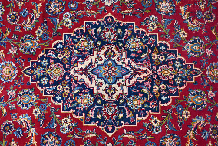 red Large rug 8' 0" x 11' 3"