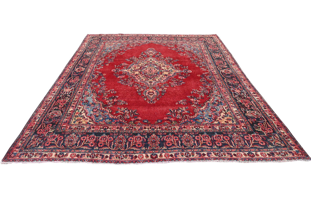 red Large rug 7' 9" x 9' 6"