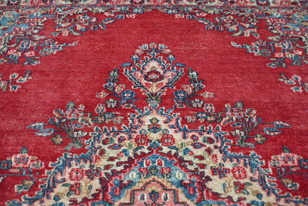 red Large rug 7' 9" x 9' 6"